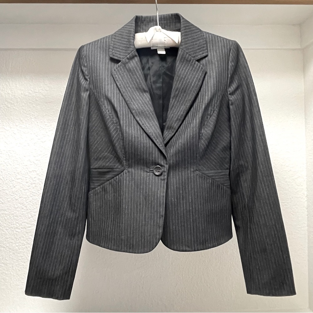 Ann Taylor LOFT pinstripe, one button blazer in charcoal gray Sz 2